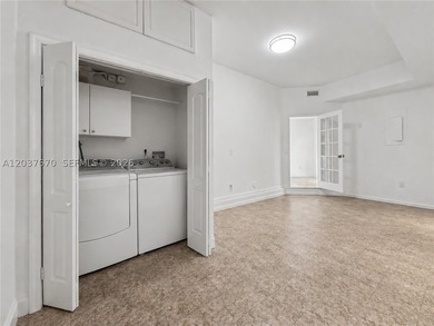 Welcome to this beautifully maintained 4-bedroom, 3-bathroom - photo 9