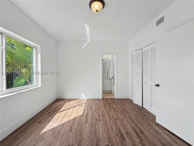 Welcome to this beautifully maintained 4-bedroom, 3-bathroom - photo 10