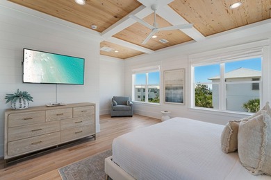 Elegantly appointed and recently built custom Gulf View home on - photo 12