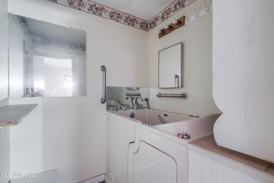 PROPERTY SOLD AS-IS - CASH or CONVENTIONAL ONLY. This FIXER - photo 12