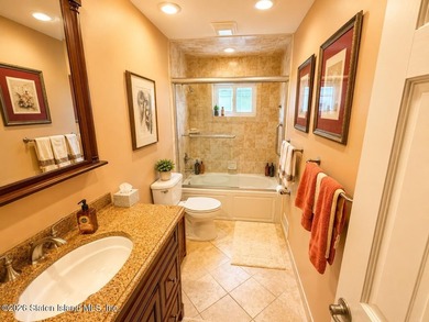 Welcome to this spacious and well-maintained detached - photo 12
