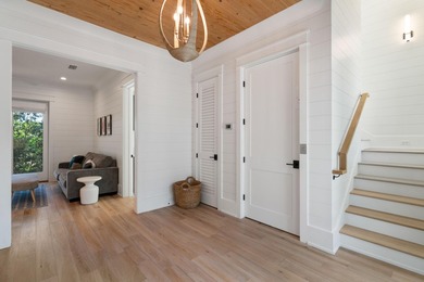 Elegantly appointed and recently built custom Gulf View home on - photo 14