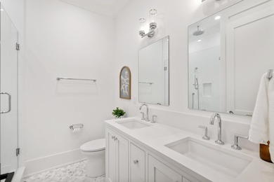 Elegantly appointed and recently built custom Gulf View home on - photo 18