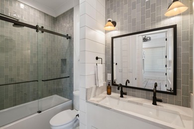 Elegantly appointed and recently built custom Gulf View home on - photo 21