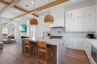 Elegantly appointed and recently built custom Gulf View home on - photo 25