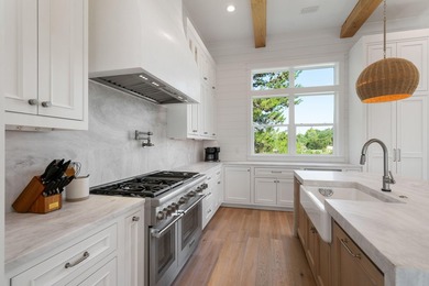 Elegantly appointed and recently built custom Gulf View home on - photo 29