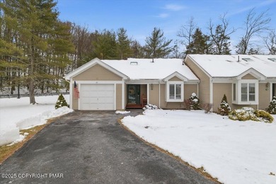 (private lake, pond, coastal) Townhome/Townhouse For Sale in Stroudsburg Pennsylvania