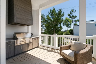 Elegantly appointed and recently built custom Gulf View home on - photo 37