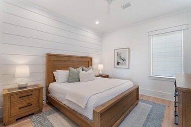 Elegantly appointed and recently built custom Gulf View home on - photo 38