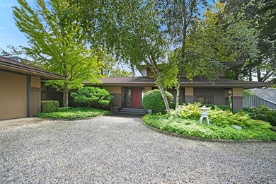 Welcome to your dream home, a breathtaking custom-built - photo 2