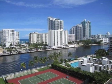 UPGRADED KITCHEN AND TOILETS PENTHOUSE . Bright 2BR/2BA condo in - photo 4