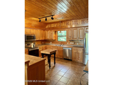 -18-20 feet off of the ground -3 Bedrooms -2 Full Baths - photo 11