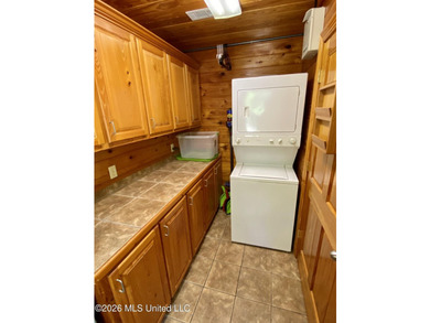 -18-20 feet off of the ground -3 Bedrooms -2 Full Baths - photo 13