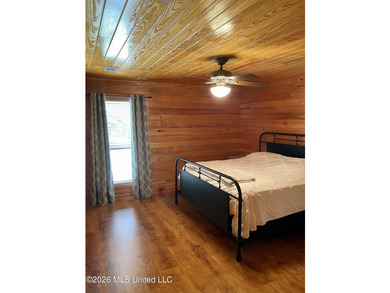 -18-20 feet off of the ground -3 Bedrooms -2 Full Baths - photo 14
