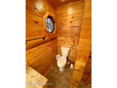-18-20 feet off of the ground -3 Bedrooms -2 Full Baths - photo 15