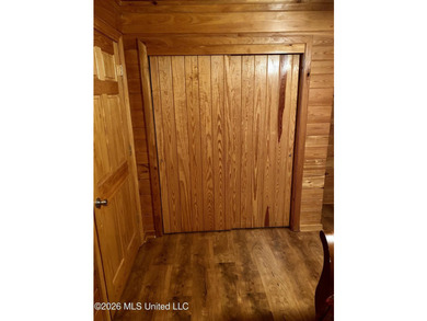 -18-20 feet off of the ground -3 Bedrooms -2 Full Baths - photo 19