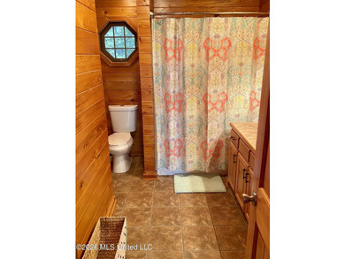 -18-20 feet off of the ground -3 Bedrooms -2 Full Baths - photo 22