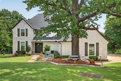 Luxury Waterfront Living in Cascata Falls Perfectly positioned - photo 3