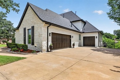 Luxury Waterfront Living in Cascata Falls Perfectly positioned - photo 4