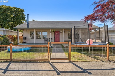 South Umpqua River Home For Sale in Roseburg Oregon