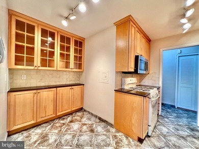 Great opportunity to own in the Grosvenor Park High-Rise - photo 3