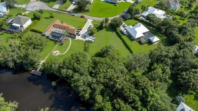 BEAUTIFUL > 1 ACRE WATERFRONT PROPERTY IN QUIET NEIGHBORHOOD - photo 2