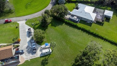 BEAUTIFUL > 1 ACRE WATERFRONT PROPERTY IN QUIET NEIGHBORHOOD - photo 4