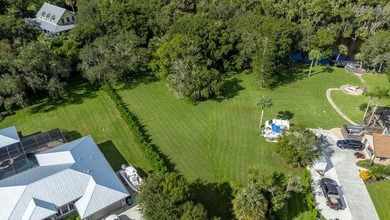 BEAUTIFUL > 1 ACRE WATERFRONT PROPERTY IN QUIET NEIGHBORHOOD - photo 7