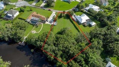 BEAUTIFUL > 1 ACRE WATERFRONT PROPERTY IN QUIET NEIGHBORHOOD - photo 8