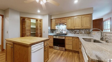 Enjoy spectacular lake views and easy access to the water from - photo 5