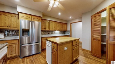 Enjoy spectacular lake views and easy access to the water from - photo 6