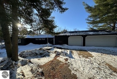 Haven Lake Home For Sale in Harrison Michigan