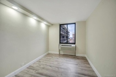 Welcome to your top floor newly renovated 2 bed condo in Village - photo 21