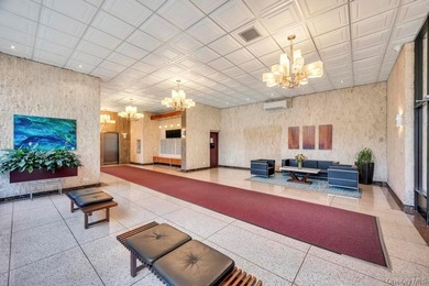 Welcome to your top floor newly renovated 2 bed condo in Village - photo 24