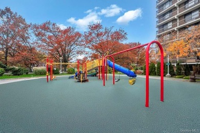 Welcome to your top floor newly renovated 2 bed condo in Village - photo 30
