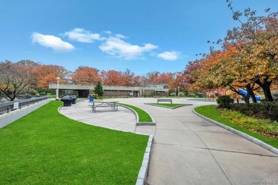 Welcome to your top floor newly renovated 2 bed condo in Village - photo 33