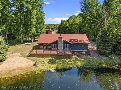 Hidden and tucked away, this is one of those properties that - photo 4