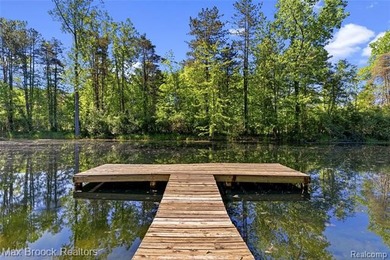 Hidden and tucked away, this is one of those properties that - photo 5