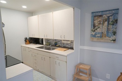 This Penthouse 1 bedrum, 1.5 bath w/ beautiful water view is - photo 10