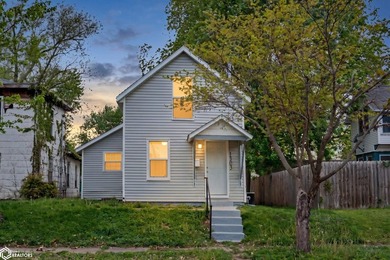 Charming and move-in ready, this beautifully renovated 2-bedroom - photo 1