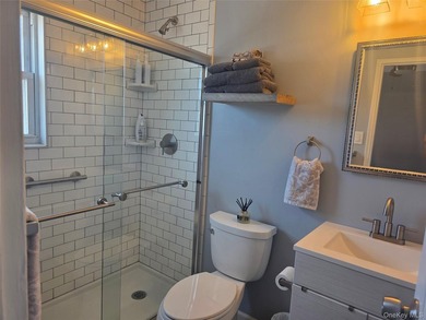 Beautifully updated Studio Co-op in West Babylon. Move right - photo 12