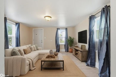 Charming and move-in ready, this beautifully renovated 2-bedroom - photo 3