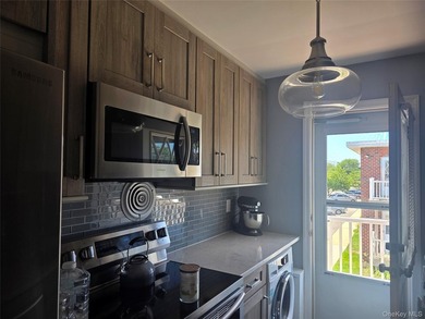 Beautifully updated Studio Co-op in West Babylon. Move right - photo 14