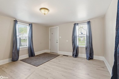 Charming and move-in ready, this beautifully renovated 2-bedroom - photo 5