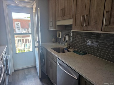 Beautifully updated Studio Co-op in West Babylon. Move right - photo 16