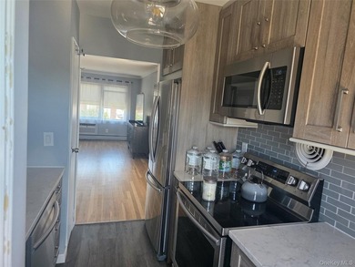 Beautifully updated Studio Co-op in West Babylon. Move right - photo 17