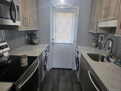 Beautifully updated Studio Co-op in West Babylon. Move right - photo 18