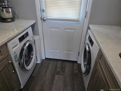 Beautifully updated Studio Co-op in West Babylon. Move right - photo 19