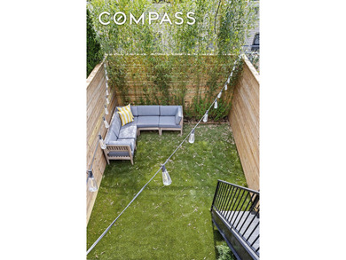 Corner House! Magnificent and fully renovated 2 family home in - photo 8