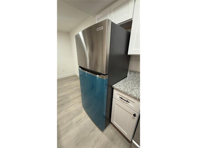 Welcome to your new home located in a quiet and desirable area - photo 3